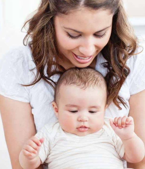 Mamá y bebé del programa WIC de Massachusetts